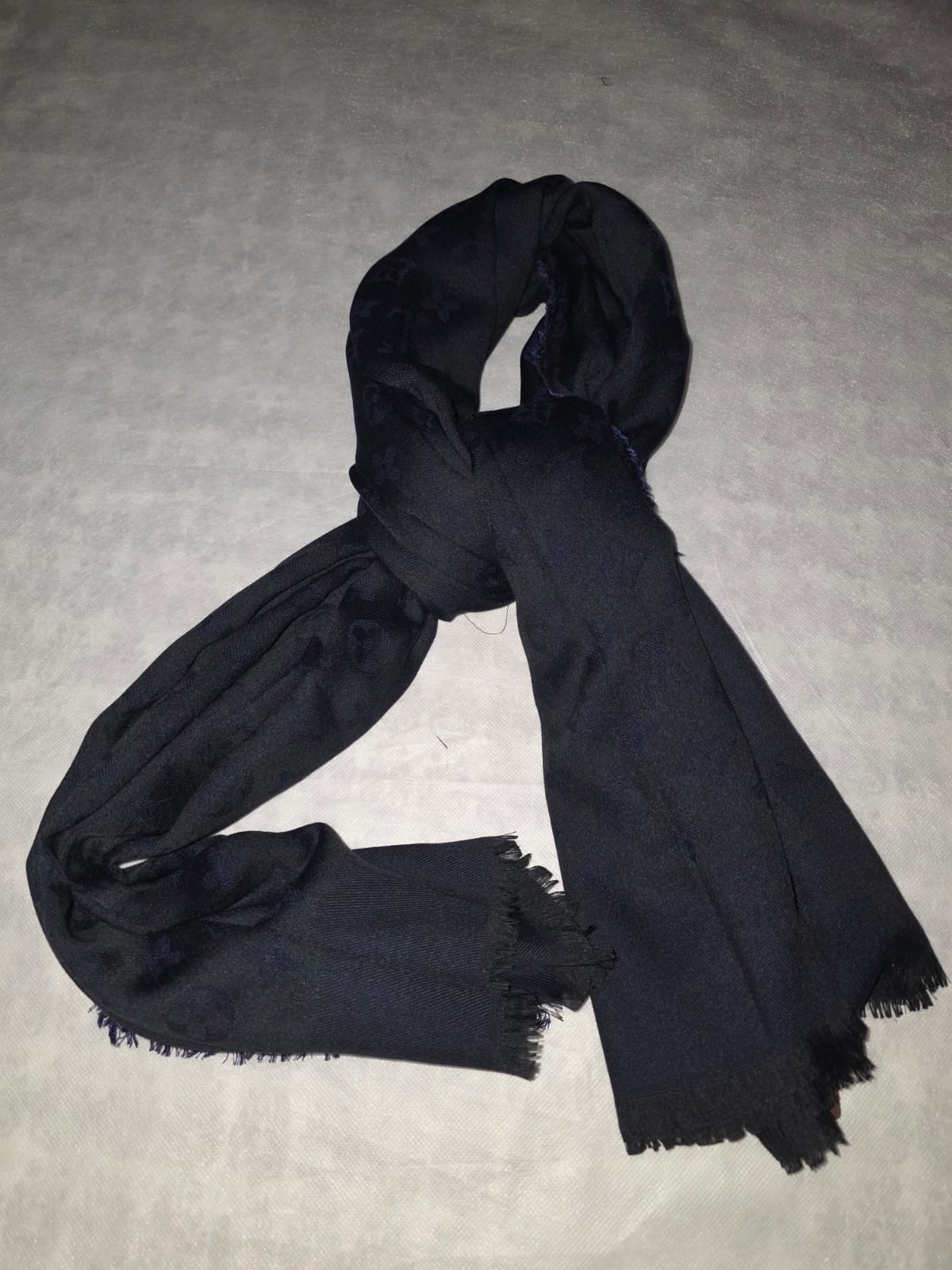 100% Authentic Louis Vuitton Scarf Shawl 60% Silk 40% Wool Baby Pink Pre-Owned