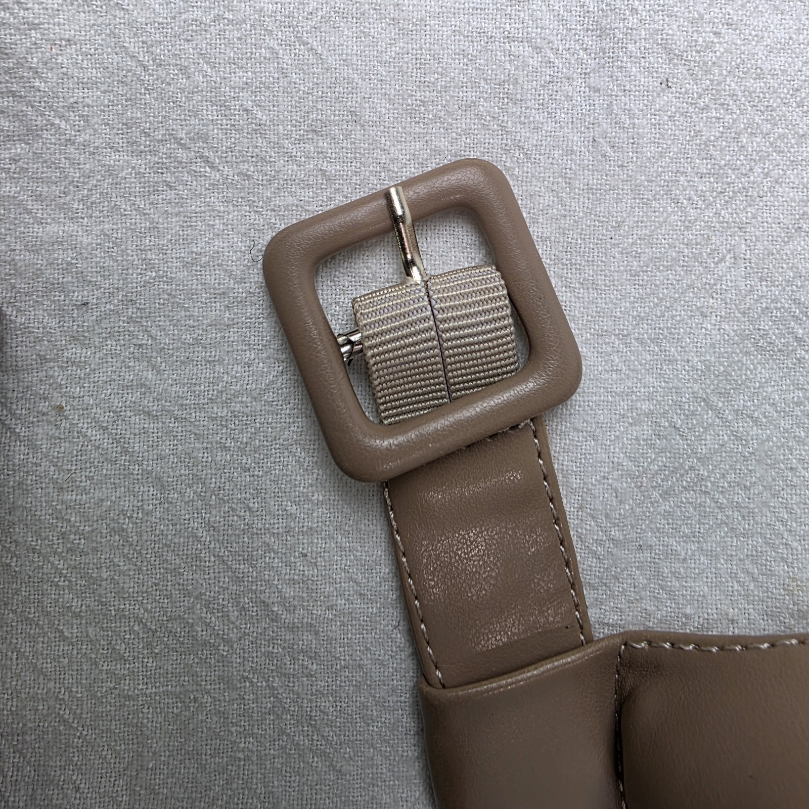 Anne Klein Iflex Fararia Size 9.5M Beige Minimalist Fashion Kitten Heel Pump