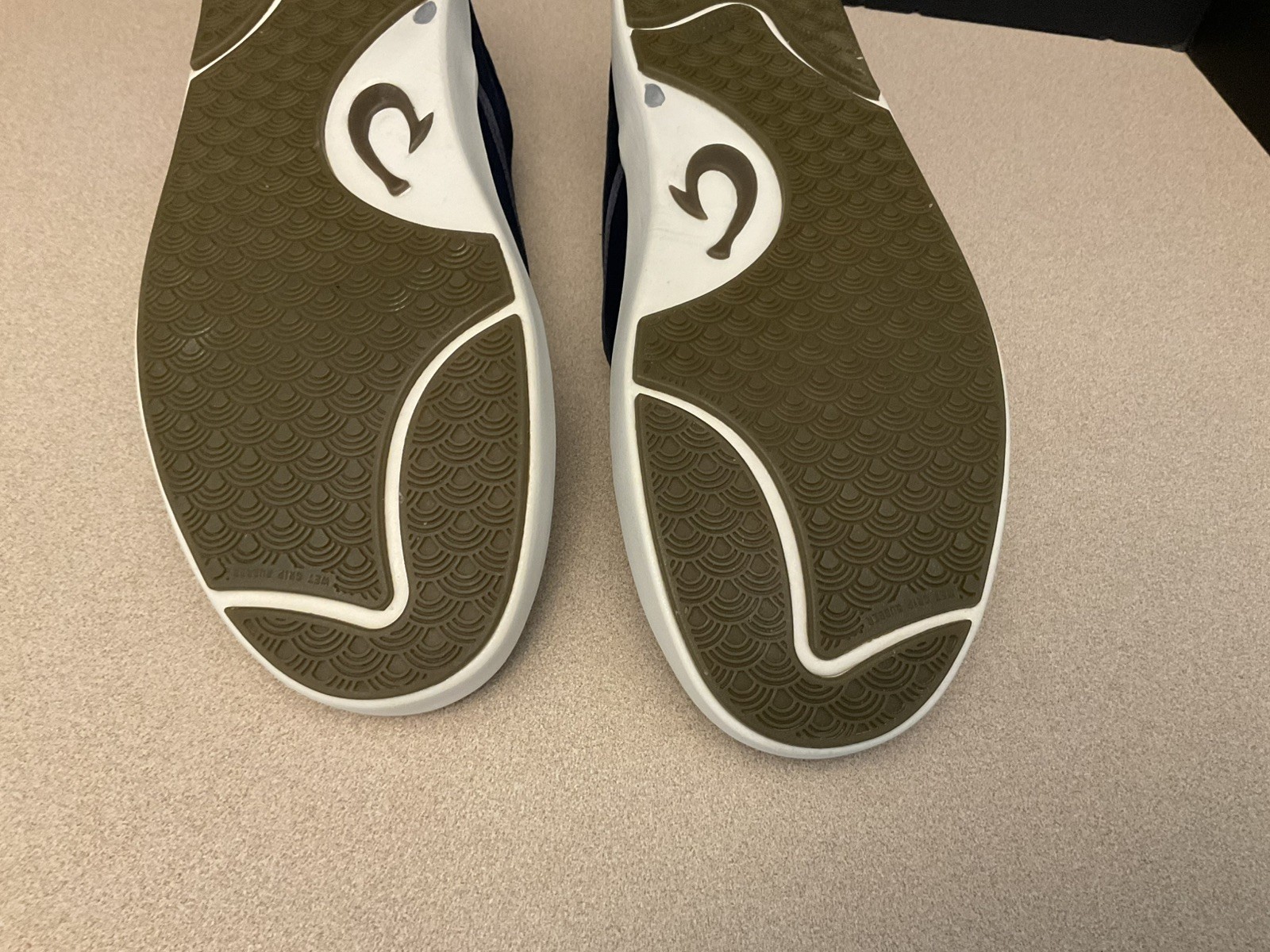 Mens OluKai Lae Ahi Navy Casual Comfort Slip On Shoes. Size 10. Great Condition!