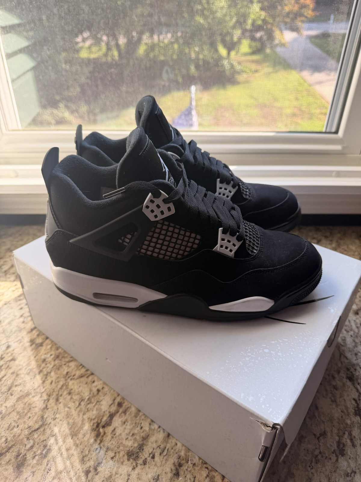 Nike Air Jordan 4 Retro White Thunder Black White Men’s Size 9.5 FV5029-141