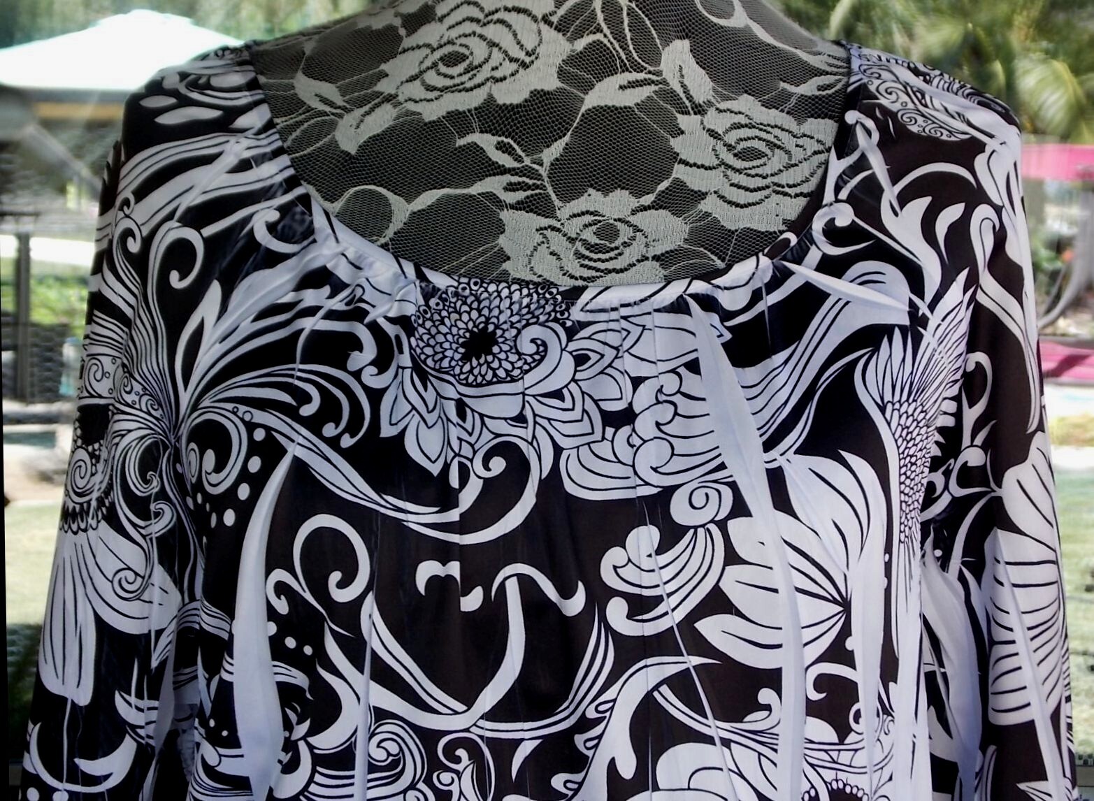 Floral Avenue Shirt Satiny 3/4 Sleeves Leight Weight Sz. 22/24 54″ Bust