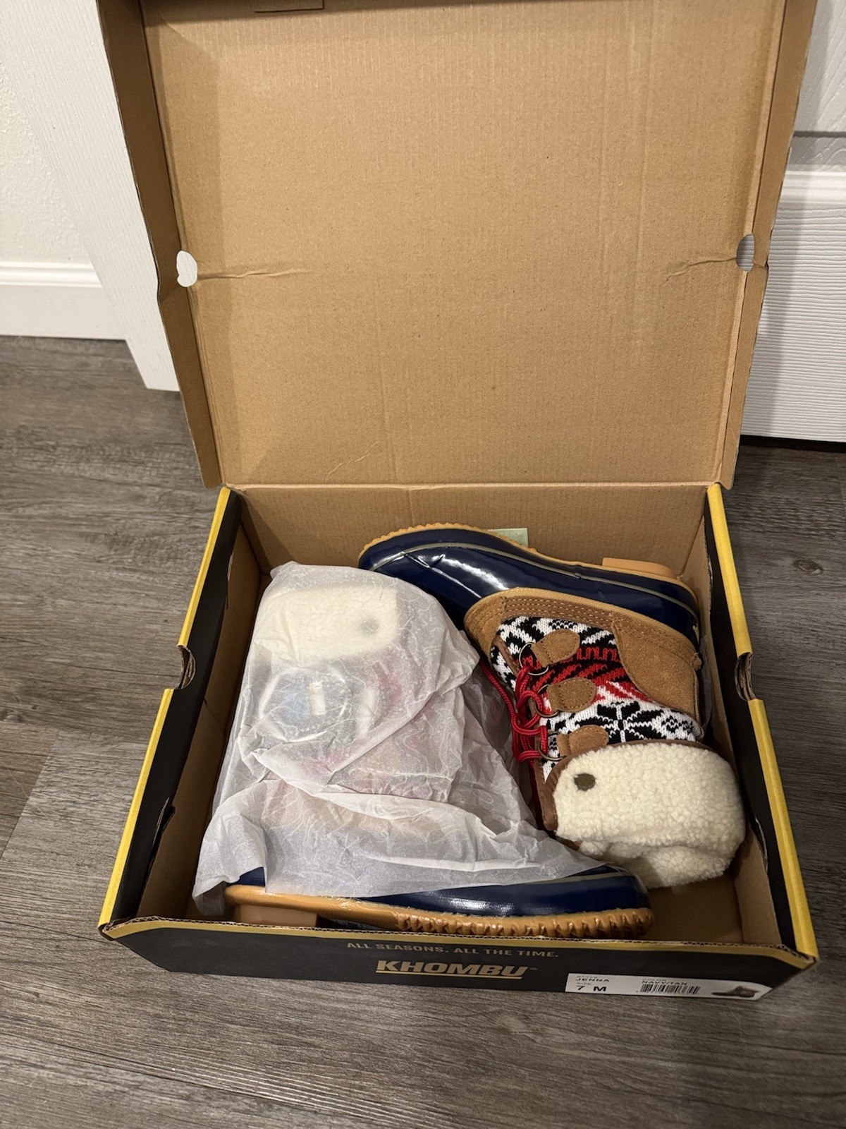 Khombu Jenna Women’s Snow Boots Fleece-Lined Lace-Up Navy/Tan US 7M