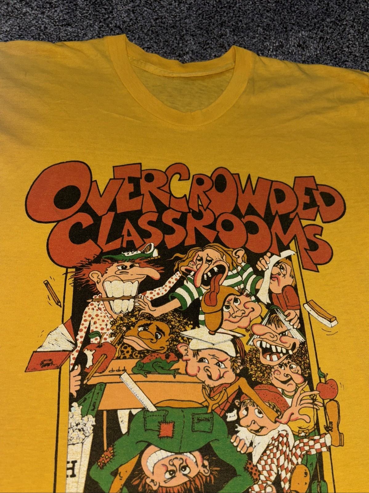 Vintage 1981 Crowded Classrooms School Cartoon Humor Very Rare M/L Yellow