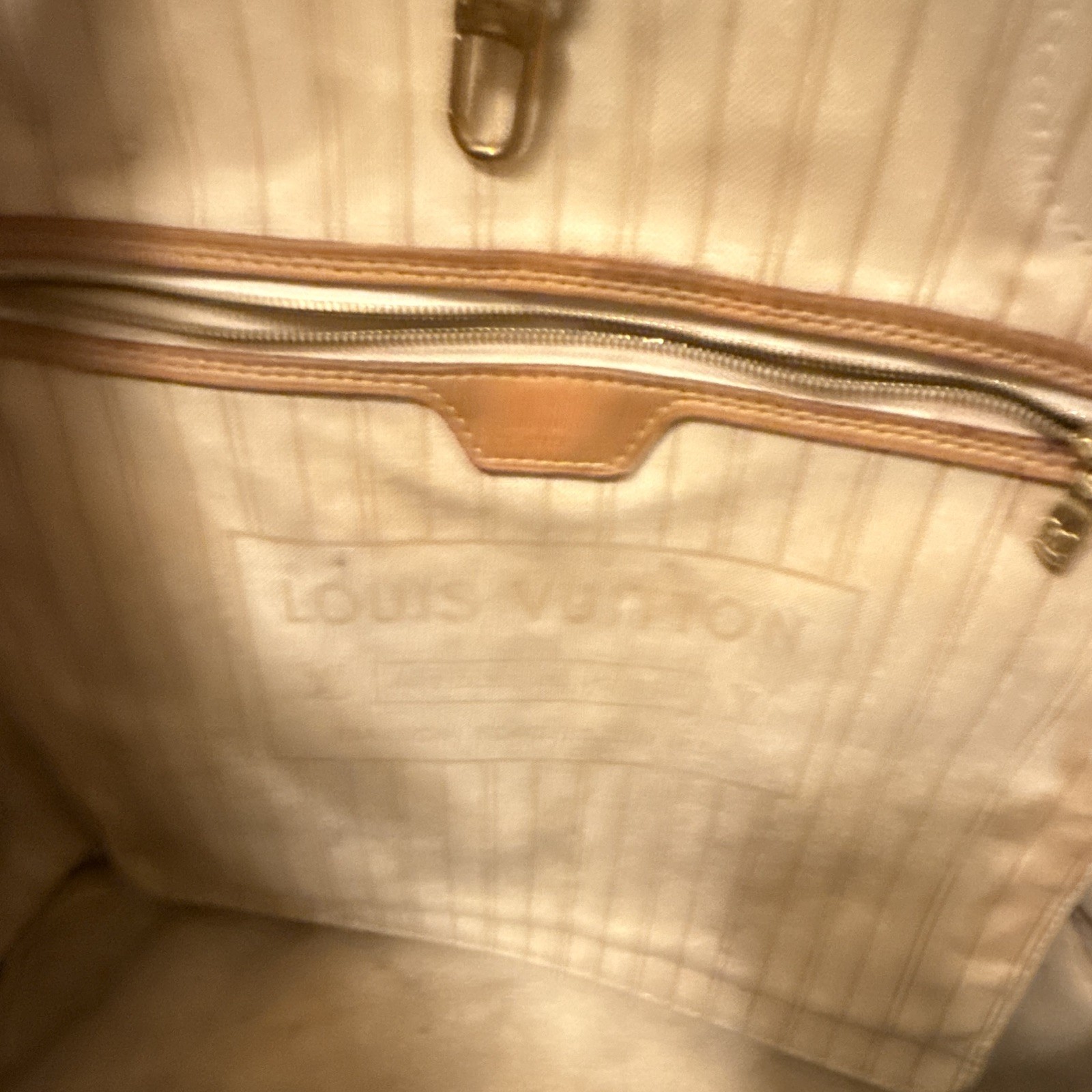 Louis Vuitton Damier Beige Tote Bag Logo Accents Inner Pockets Gold Hardware