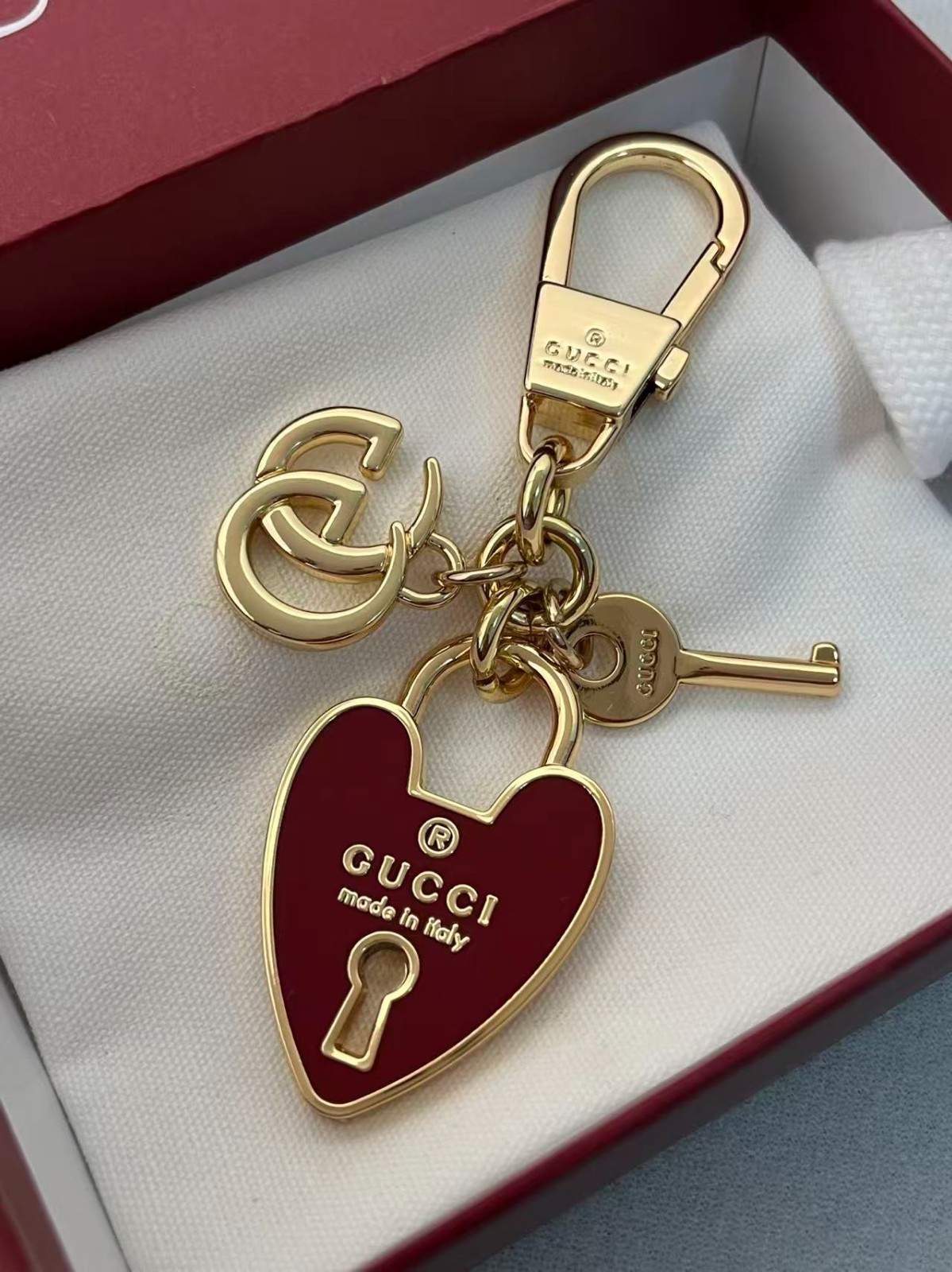 GUCCI Charm Heart Lock & Key Keychain Gift Key Chain with Brand Manual New Box