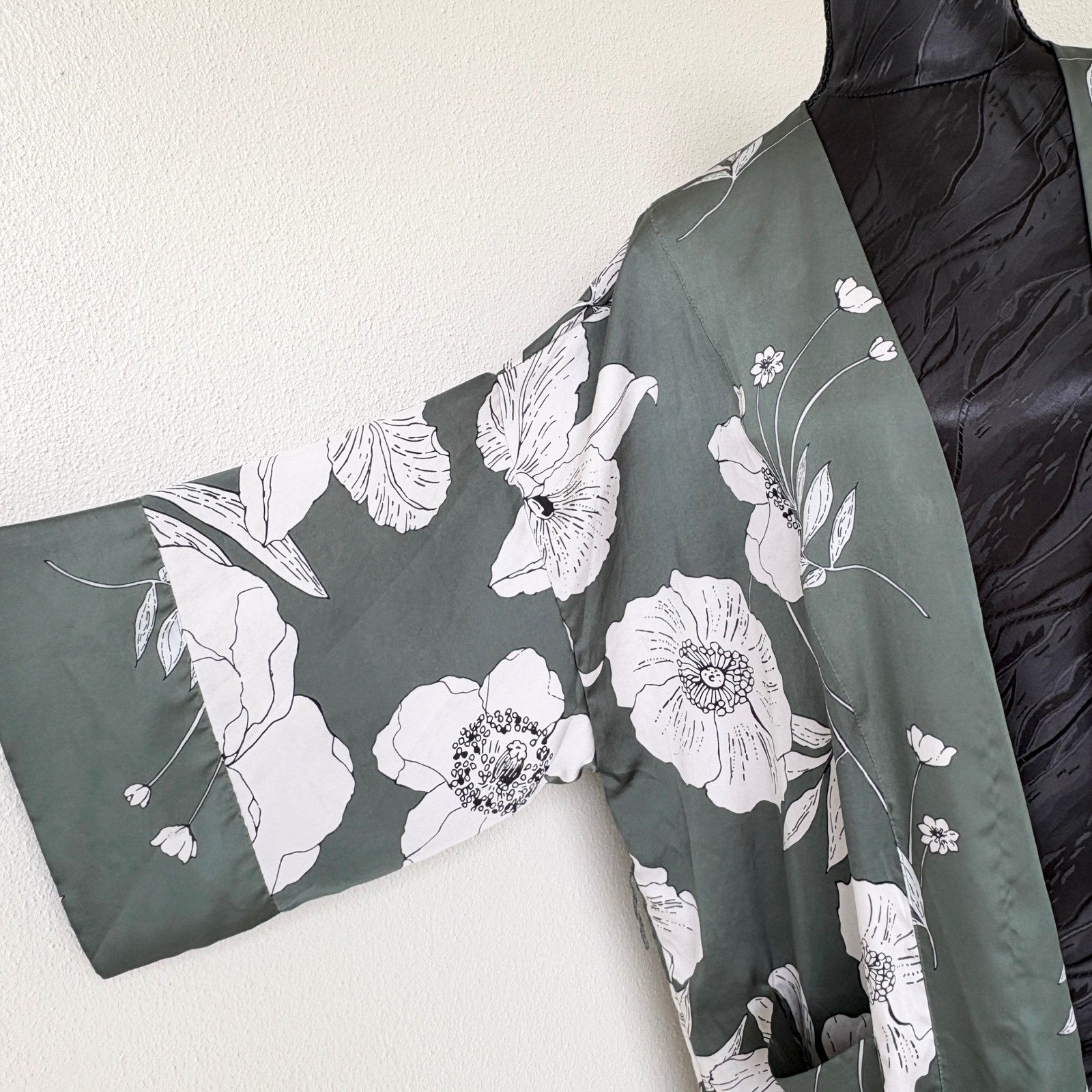 Victoria’s Secret Kimono Robe Floral Sage Green Satin Duster, Women XS/S Green