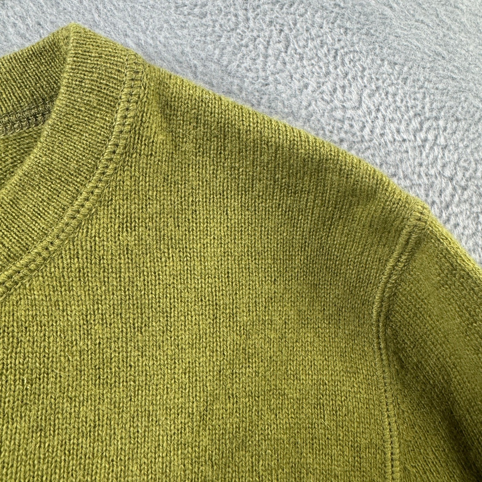 Garnet Hill Womens XS Olive Green 100% Cashmere Crewneck Long Sleeve Sweater
