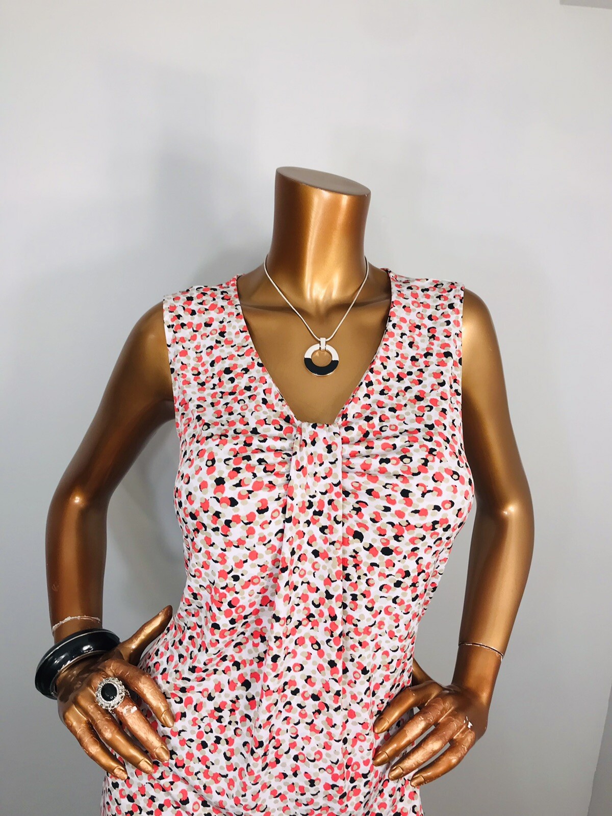 Jones Studio M Top Stretch NWT $39 Polka Dots Sleveeless Blouse Soft Low Cut
