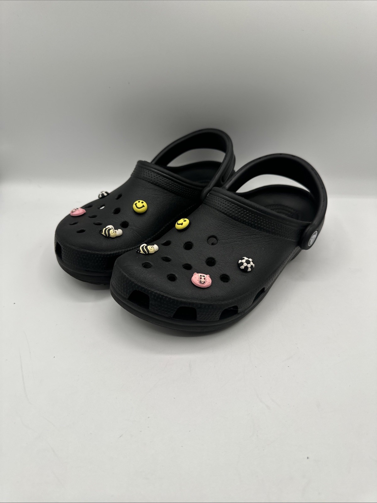 CROCS Black Classic Clogs w/ Jibbitz Charms Size: Men 4 / Women 6