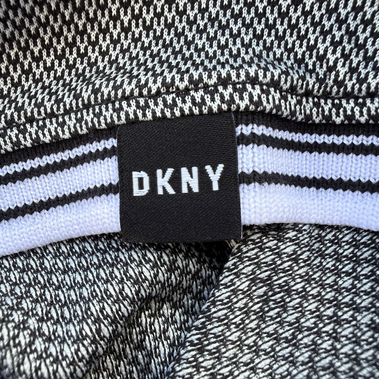 DKNY Men’s Polo Shirt L Black/White Geometric Knit 1/4 Zip Short Sleeve