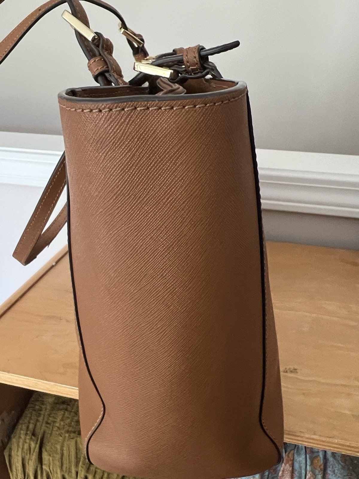 Tory Burch Brown Tote Bag Logo Zip Gold Hardware Double Handles Inner Pockets