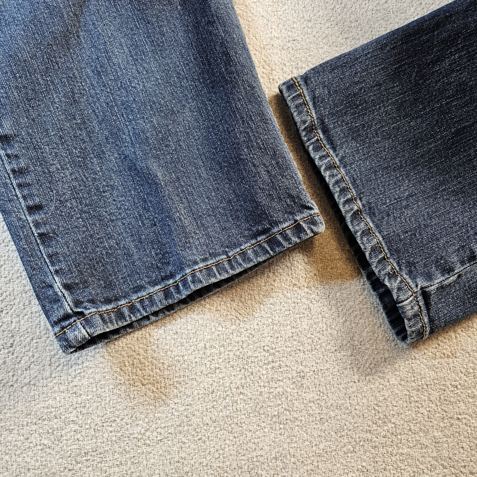 Levi’s 569 Loose Straight Fit Jeans Blue Denim Meas. 35×30 (Tagged as 32×32)