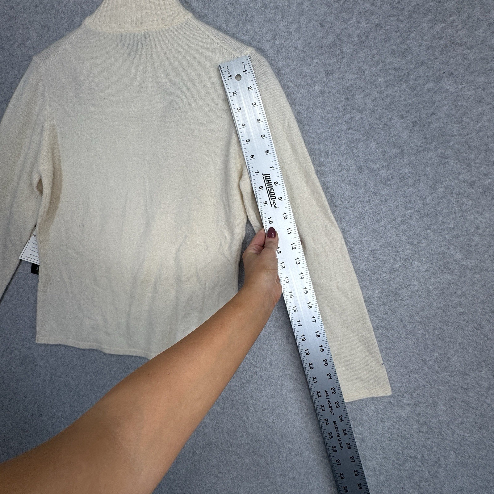 Parisian Signature Cashmere Turtleneck Sweater NWT Size M Whisper White Flaw VTG