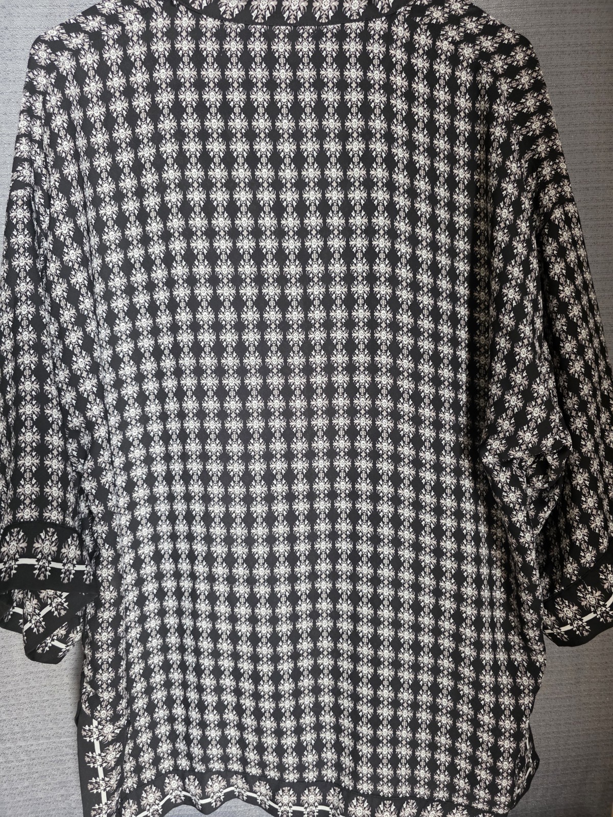 Max Studio Women’s Black White Geometric V-Neck 3/4 Sleeve Pullover Blouse S