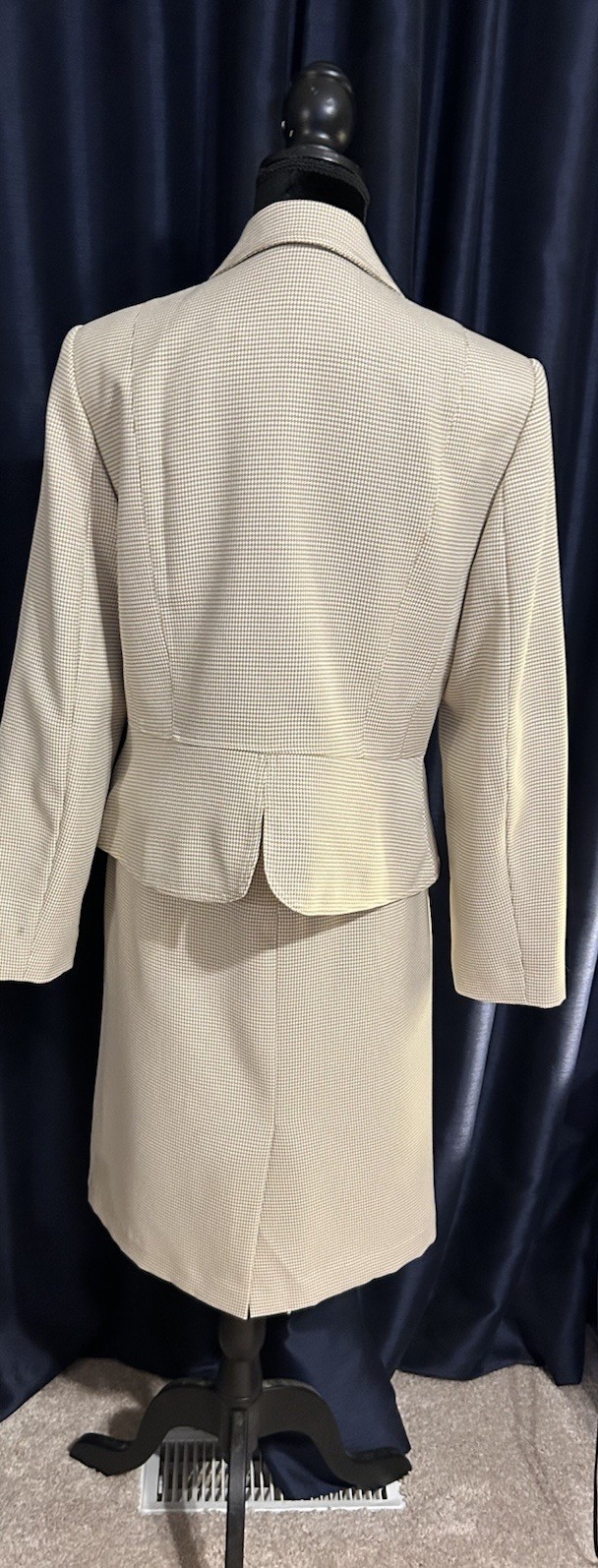 JH Collectables Suite Size 16 – Beige & White Plaid 2 Pc Jacket & Skirt
