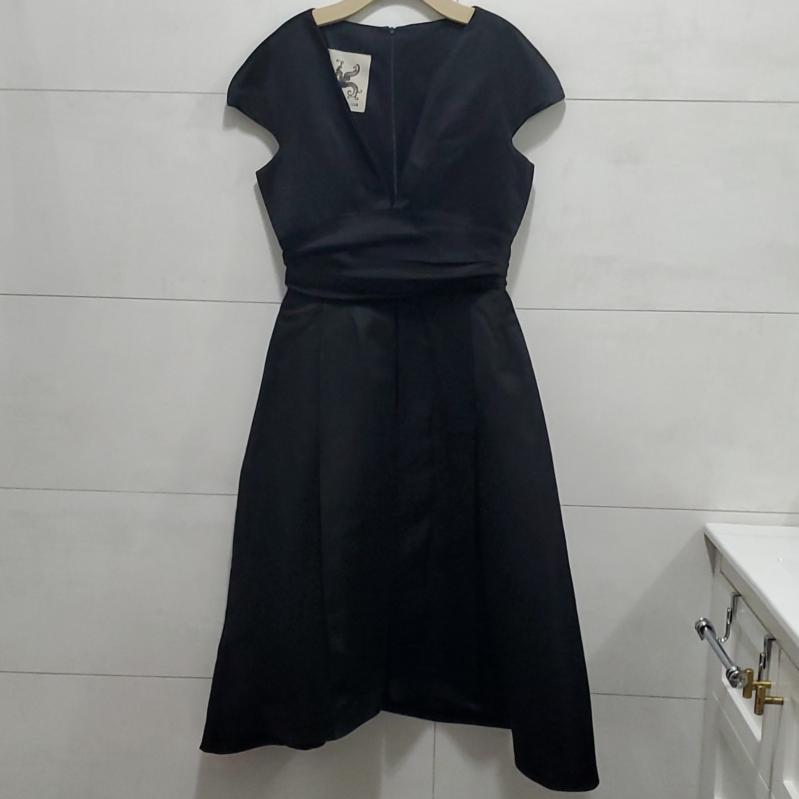 Gemma Liano Designer Black Solid Silk Satin V-Neck CapSleeve A-Line Midi Dress 8
