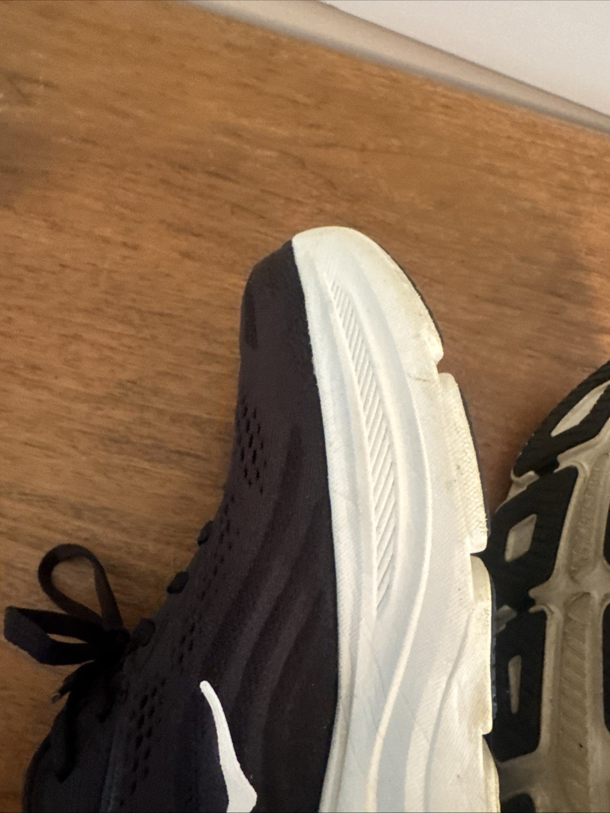 Hoka One One Bondi 9 BWHT White Black Running Shoes Sneakers Women’s Size 11B