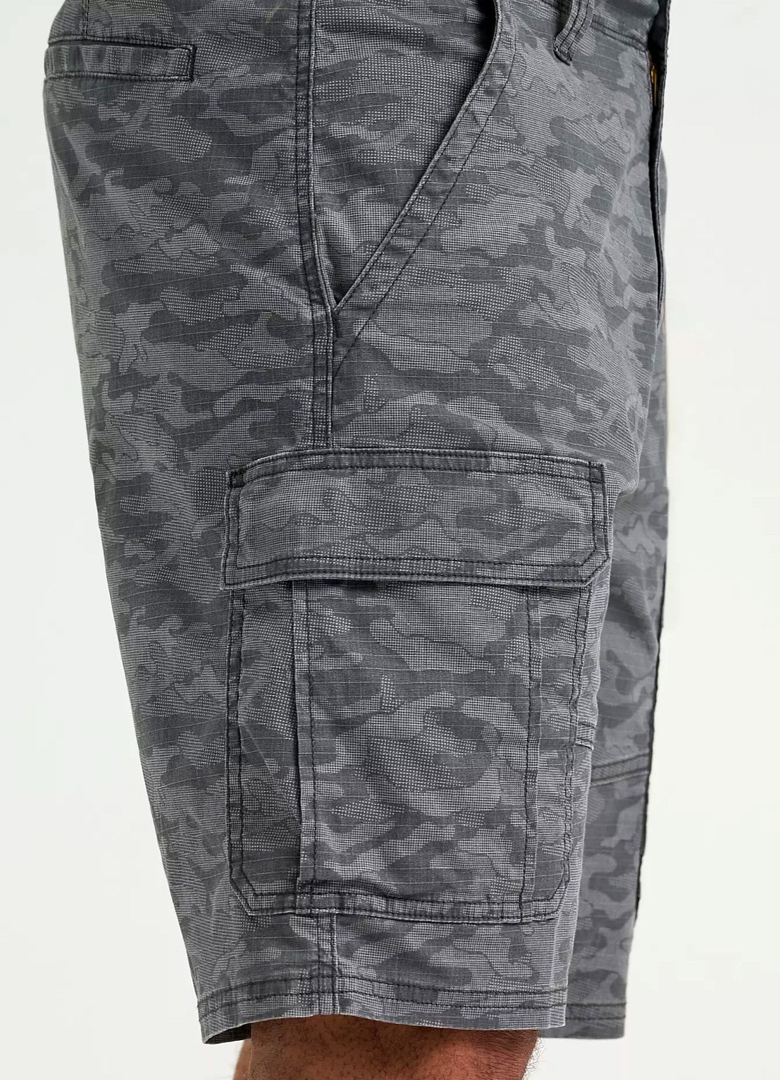ALL SIZES Wrangler Relaxed Fit 10 in Cargo Shorts w Stretch Camo Magnet Tech Pkt