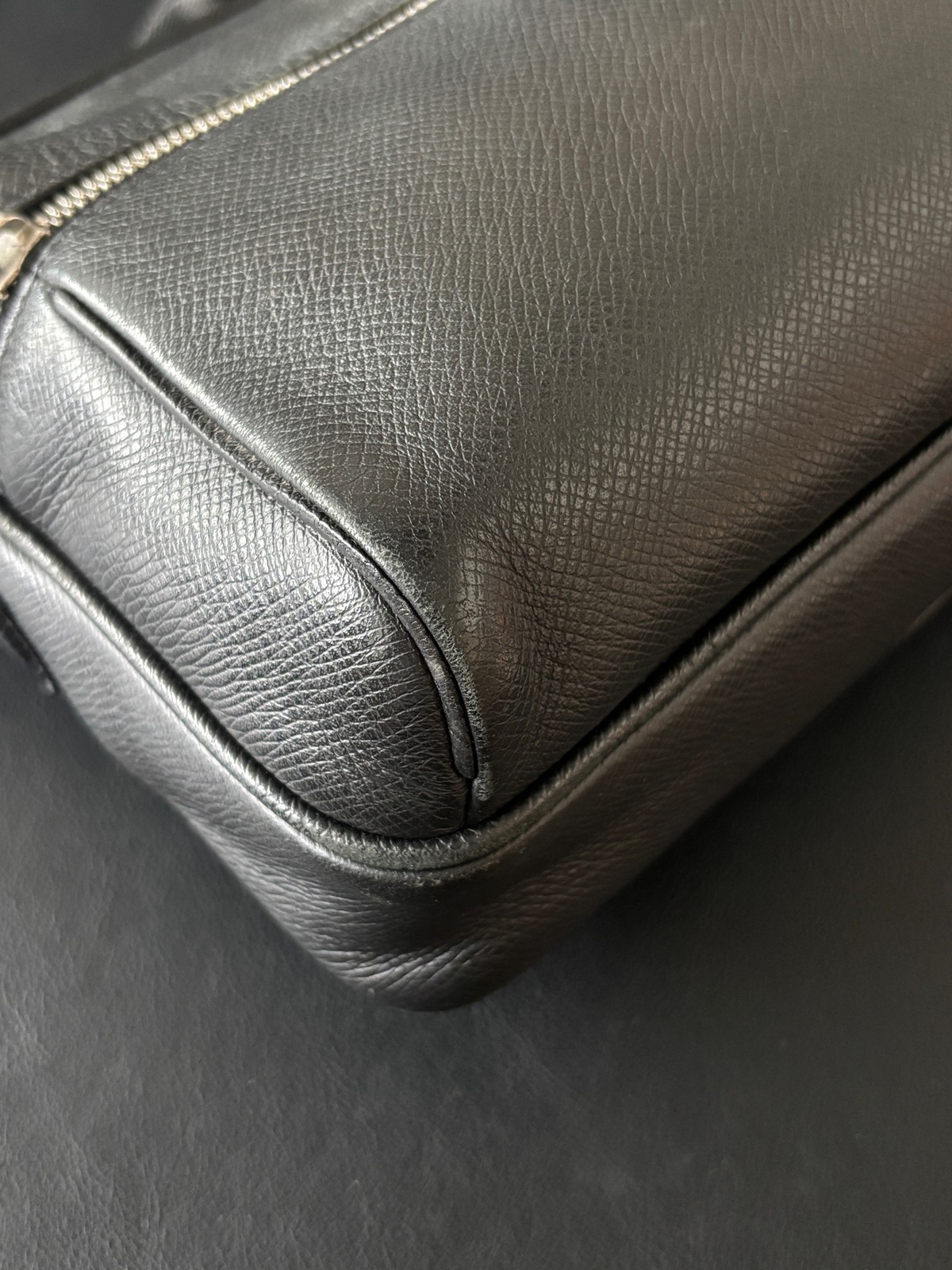 Louis Vuitton Pre-Owned Authentic Messenger Bag Black Free Tracked Shipping