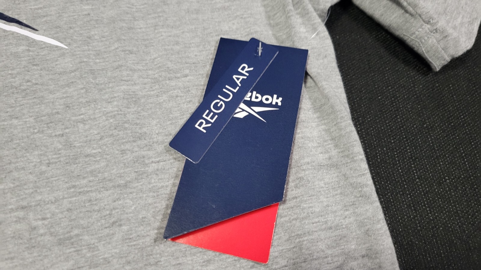 Reebok Mens Intersect Race Athletic Sports Training logo top shirt Gray