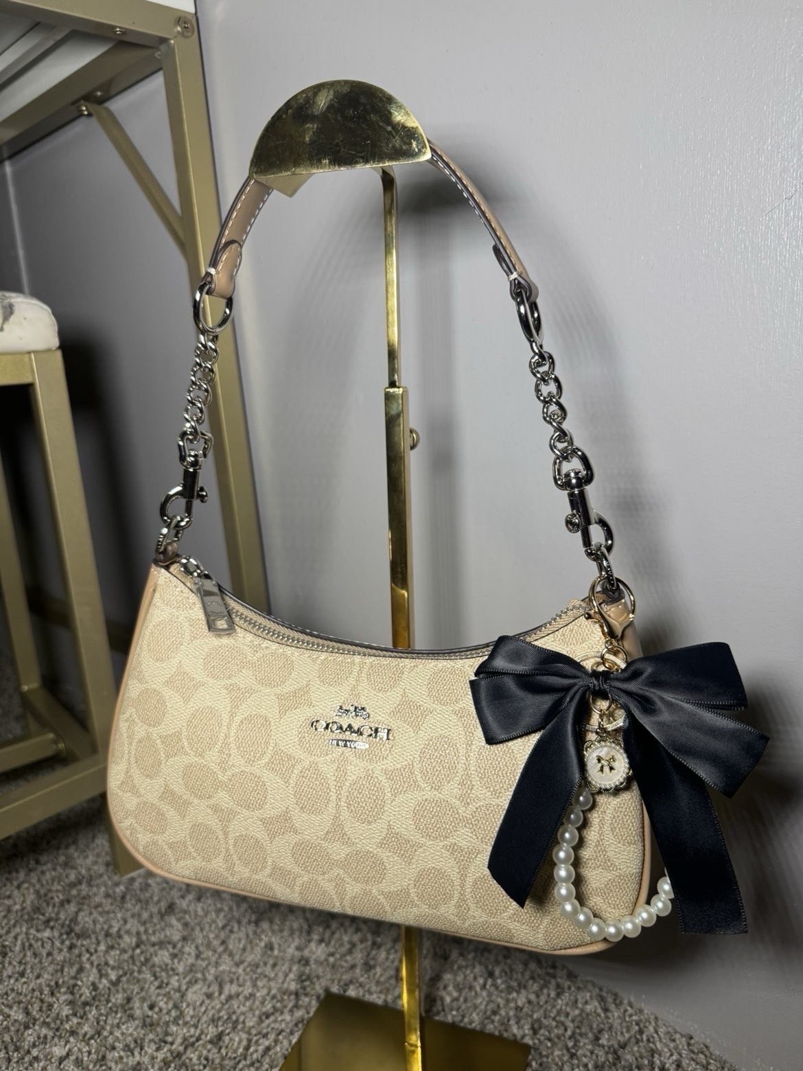 Coach Signature Logo Beige Shoulder Bag Zip Closure Chain Strap Bow Charm