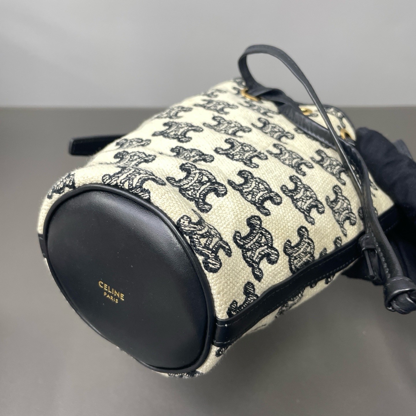 Celine Pre-Owned Authentic Bucket Bag Black 9*16.5 Free Tracked Shipping