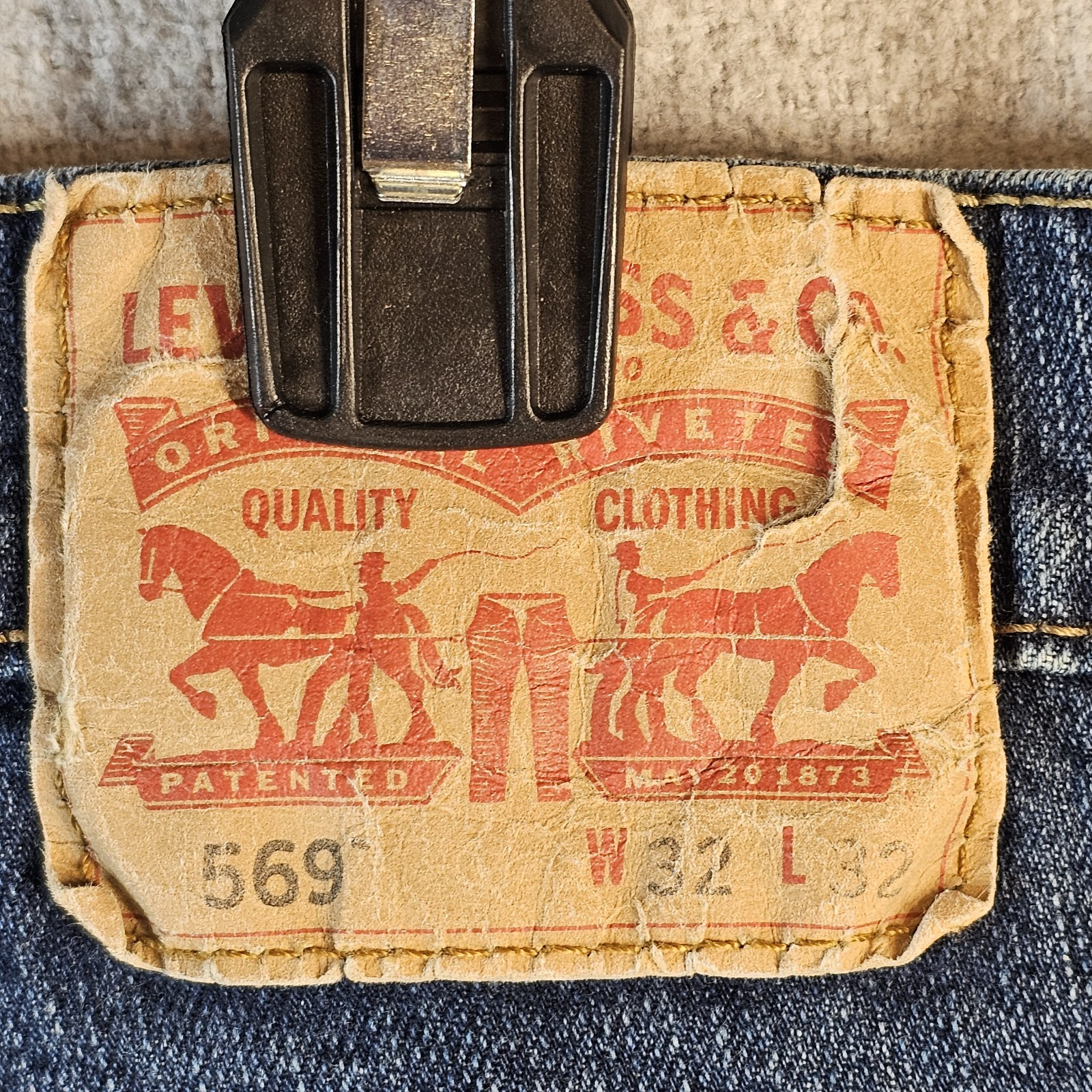 Levi’s 569 Loose Straight Fit Jeans Blue Denim Meas. 35×30 (Tagged as 32×32)