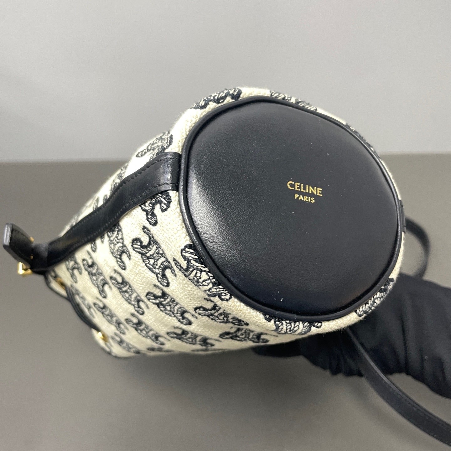 Celine Pre-Owned Authentic Bucket Bag Black 9*16.5 Free Tracked Shipping