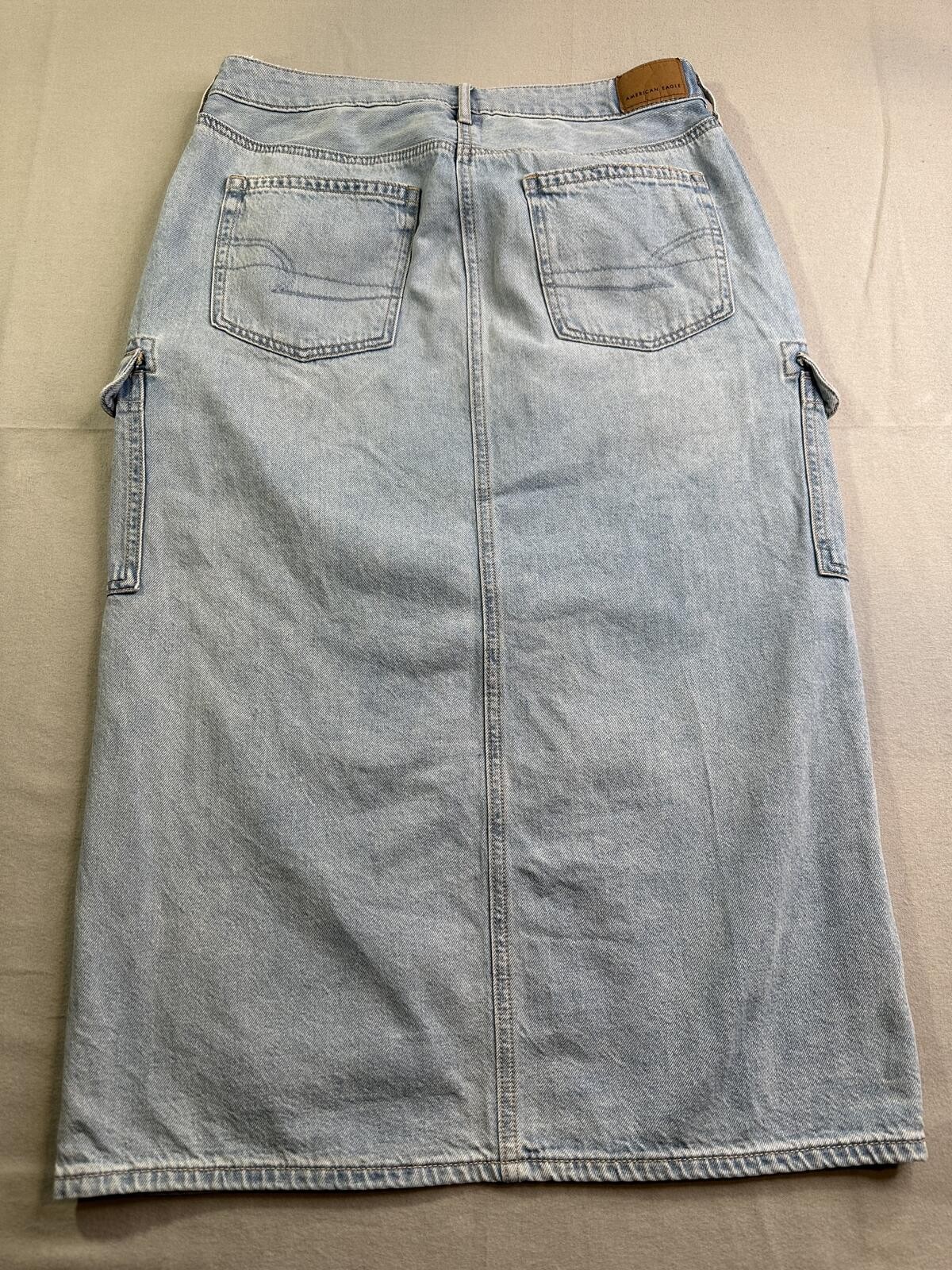 American Eagle Cargo Denim Midi Skirt Light Wash Size 4 Y2K Utility
