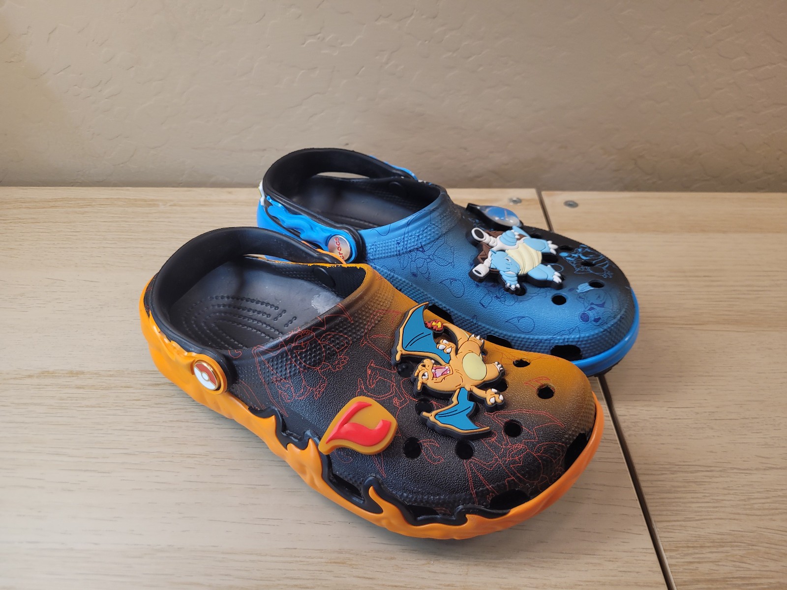 Crocs Pokemon Charizard/Blastoise Classic Clog W8/M6 Multi NICE