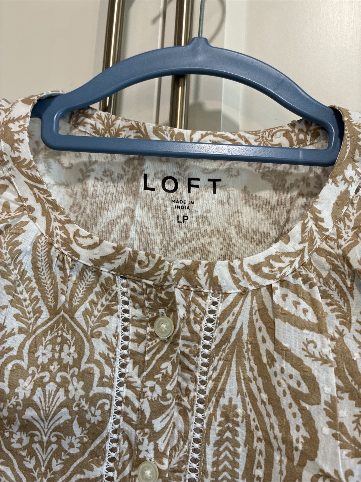 NWT LOFT Paisley Tank Top Button Up Sleeveless Blouse Beige White Petites SZ LP