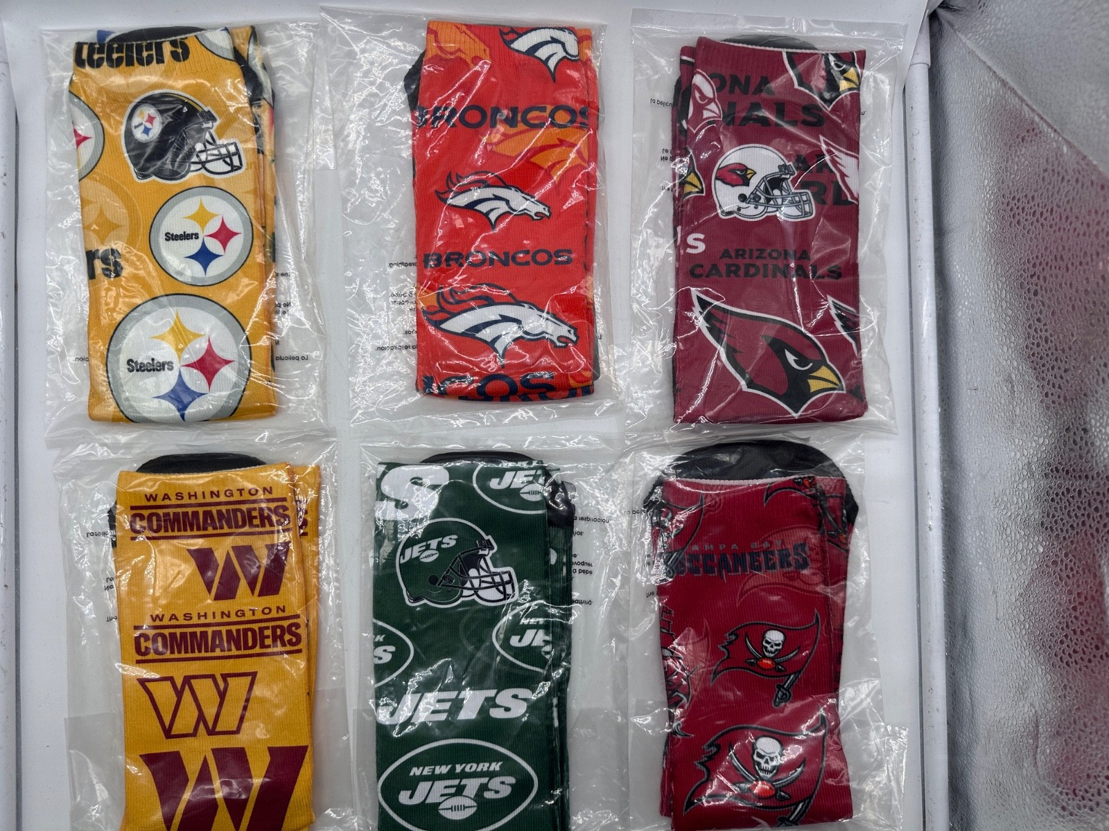 NEW ONE PAIR MENS “FOR BARE FEET” CREW SOCKS ALL 32 FOOTBALL TEAMS 10-13