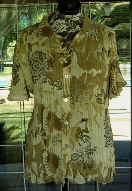 Plus Size Front Button Short Sleeve Pleat Blouse Sz. 18 50-56″ Bust