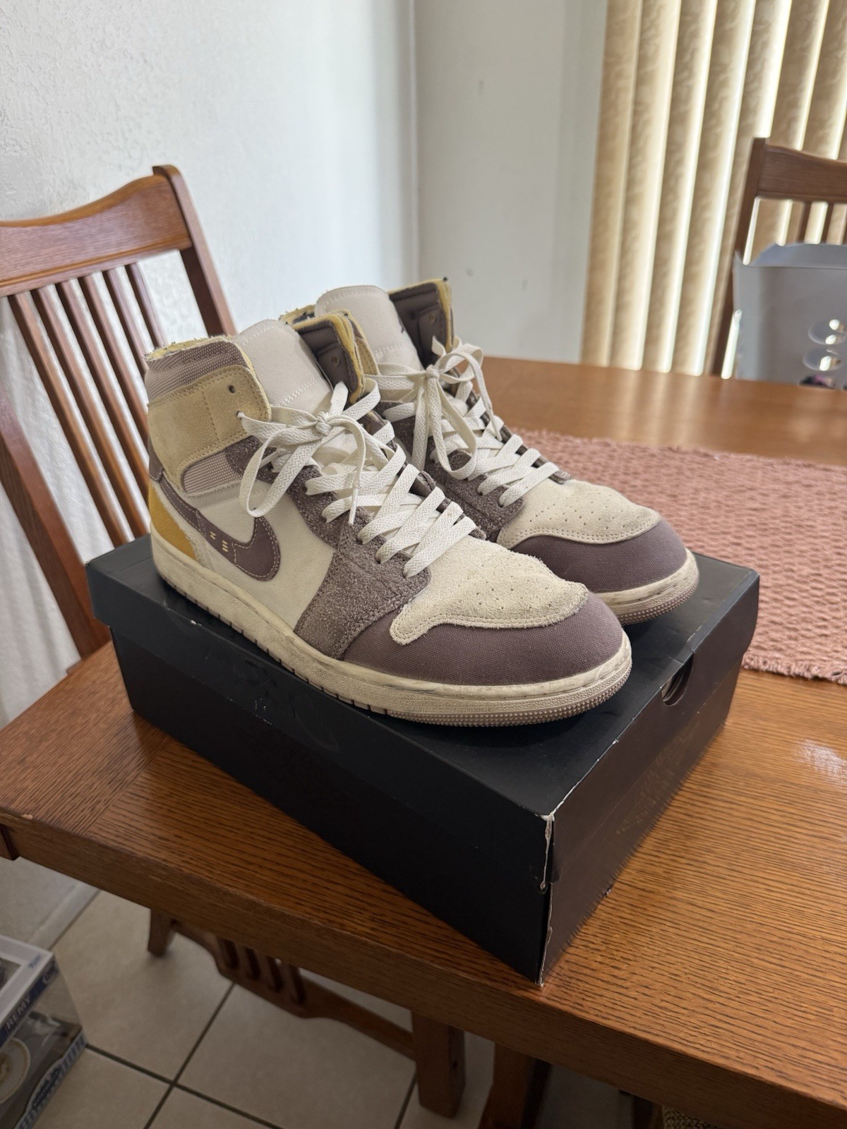 Jordan Air Jordan 1 Mid SE Craft Inside Out Beige Brown Sneaker DM9652-102