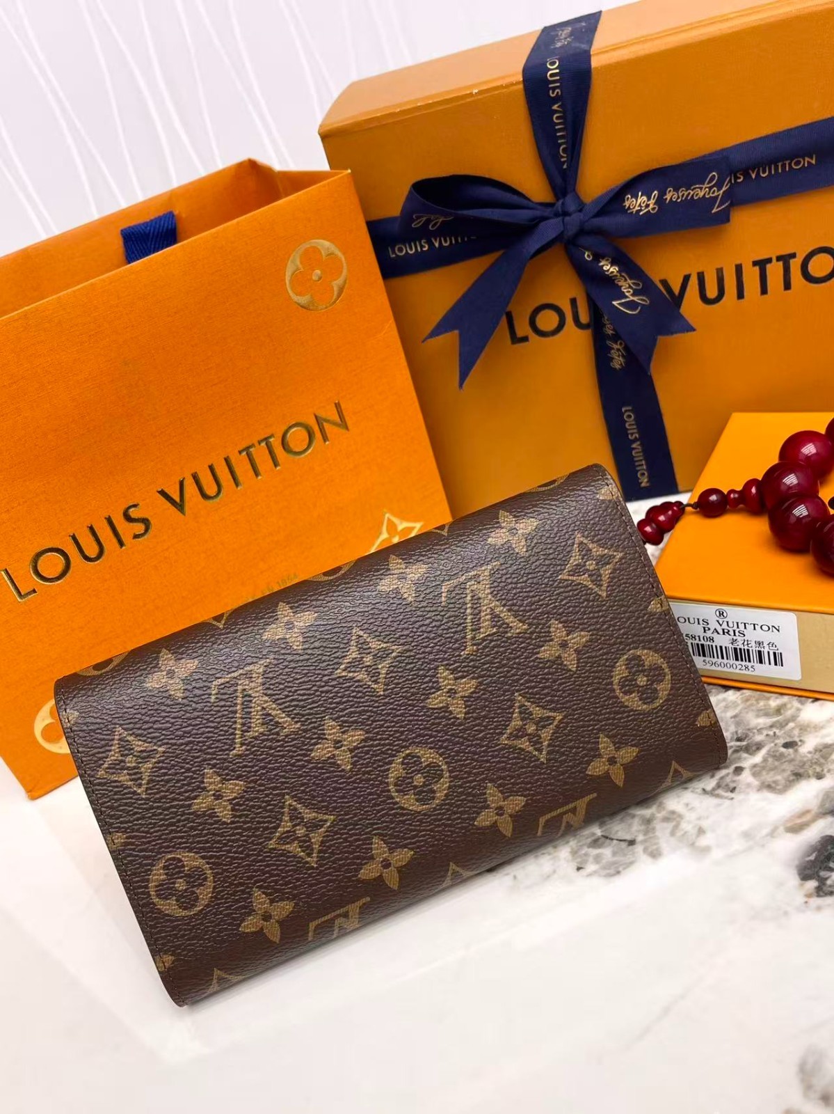 Louis M58108 Sarah Wallet Monogram Canvas Black Interior