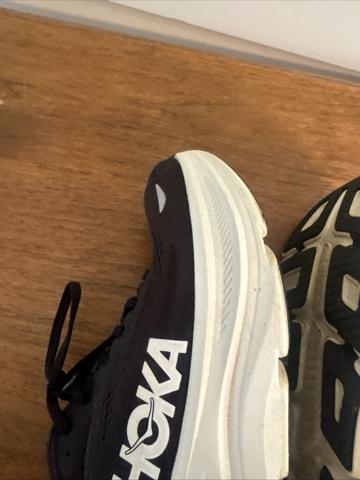 Hoka One One Bondi 9 BWHT White Black Running Shoes Sneakers Women’s Size 11B