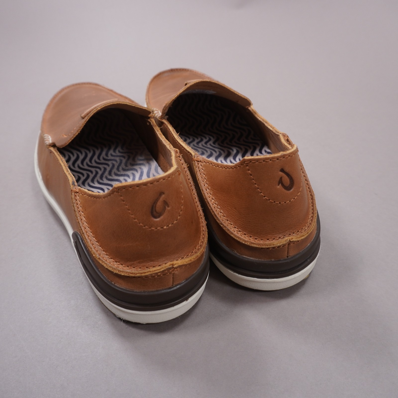 OLUKAI Kakaha Slip On Leather Shoe Mens US 11.5 EUR 44.5 Fox Brown Slide EUC