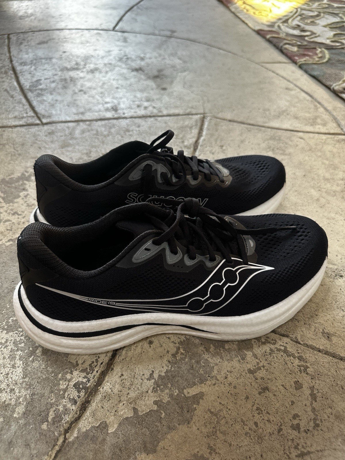 Saucony Ride 19 Men’s Low Top Lace Up Running Sneakers Black/White S21055-100