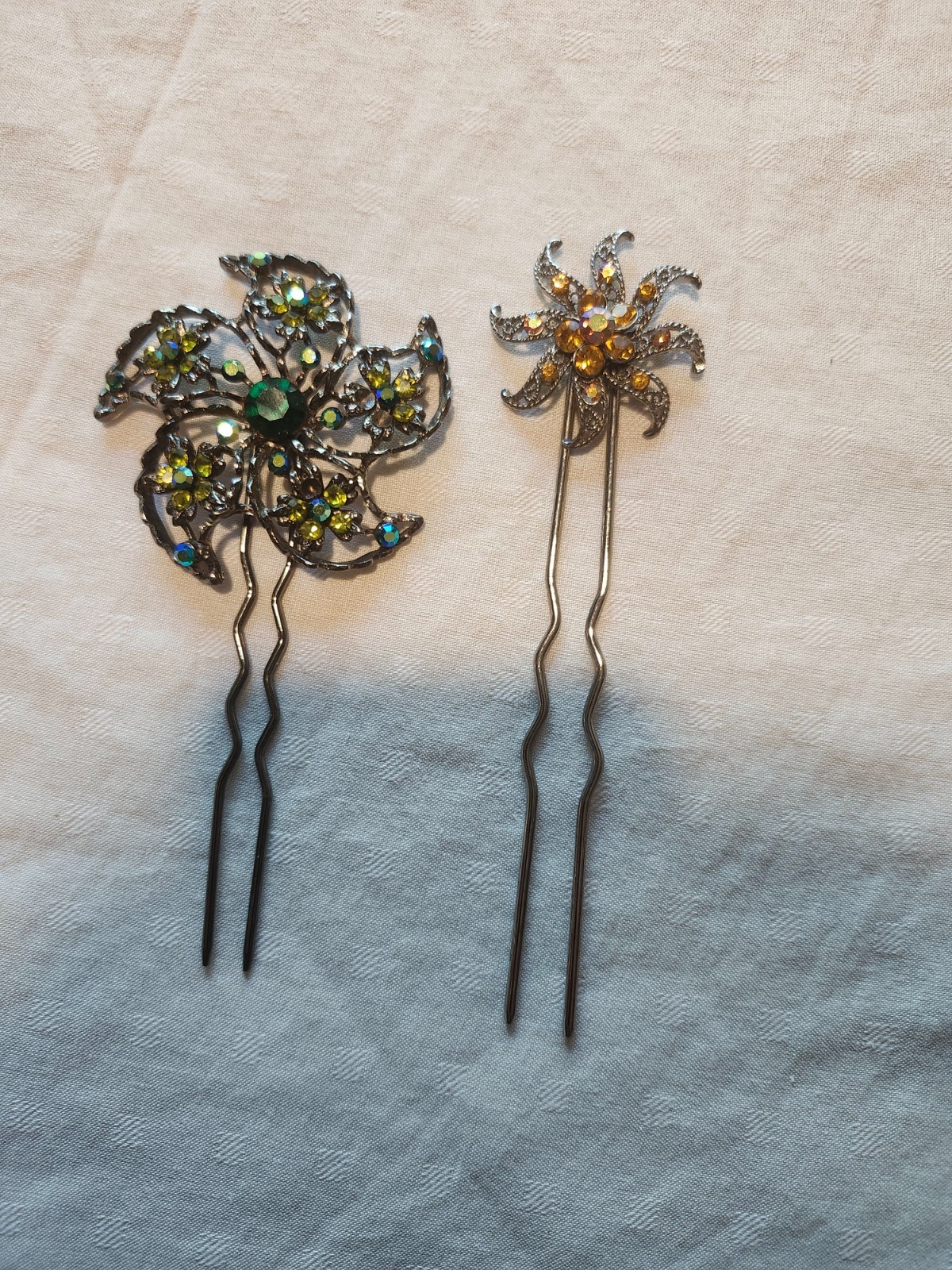 Georgous glittery hair pins for women