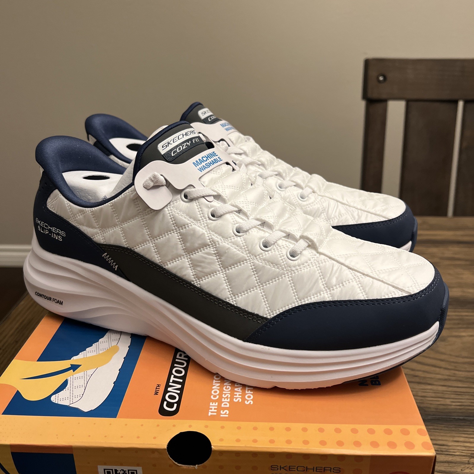 SKECHERS Slip-Ins Cozy Fit White/Navy Machine Washable Lace Up Size 11.5…R8
