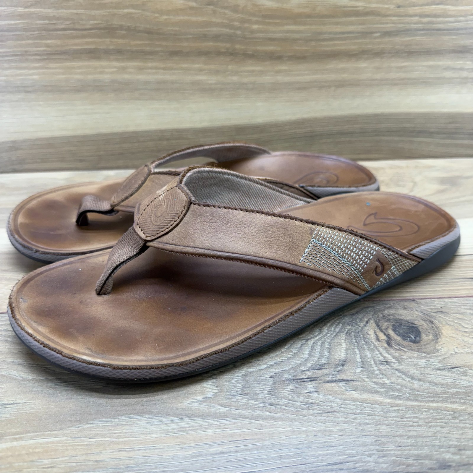 Olukai Tuahine Sandals Mens 9 EU 42 Tan Travel Summer Resort Flip Flop Thong