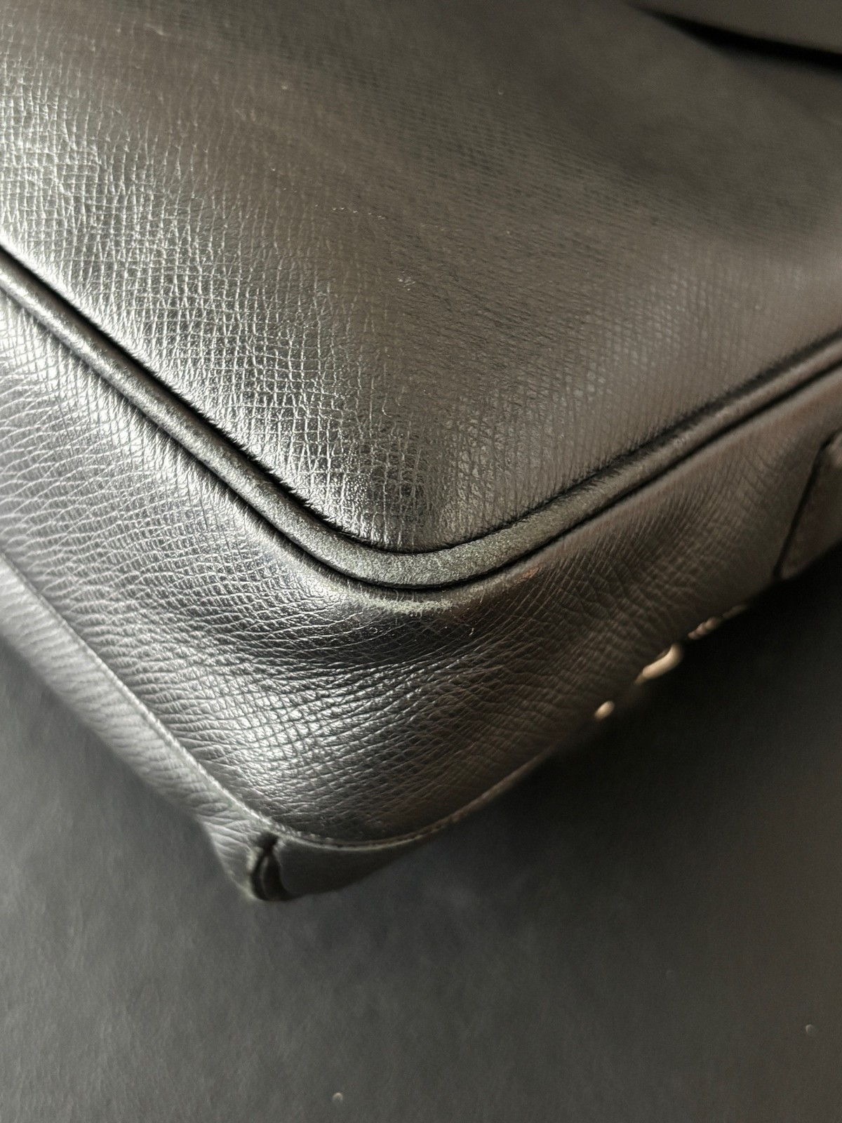 Louis Vuitton Pre-Owned Authentic Messenger Bag Black Free Tracked Shipping