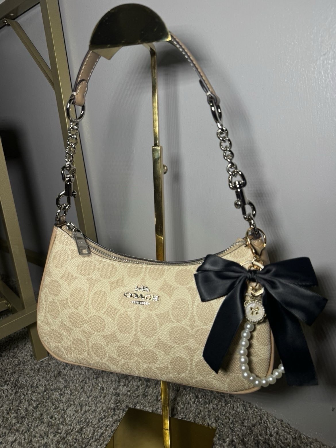 Coach Signature Logo Beige Shoulder Bag Zip Closure Chain Strap Bow Charm