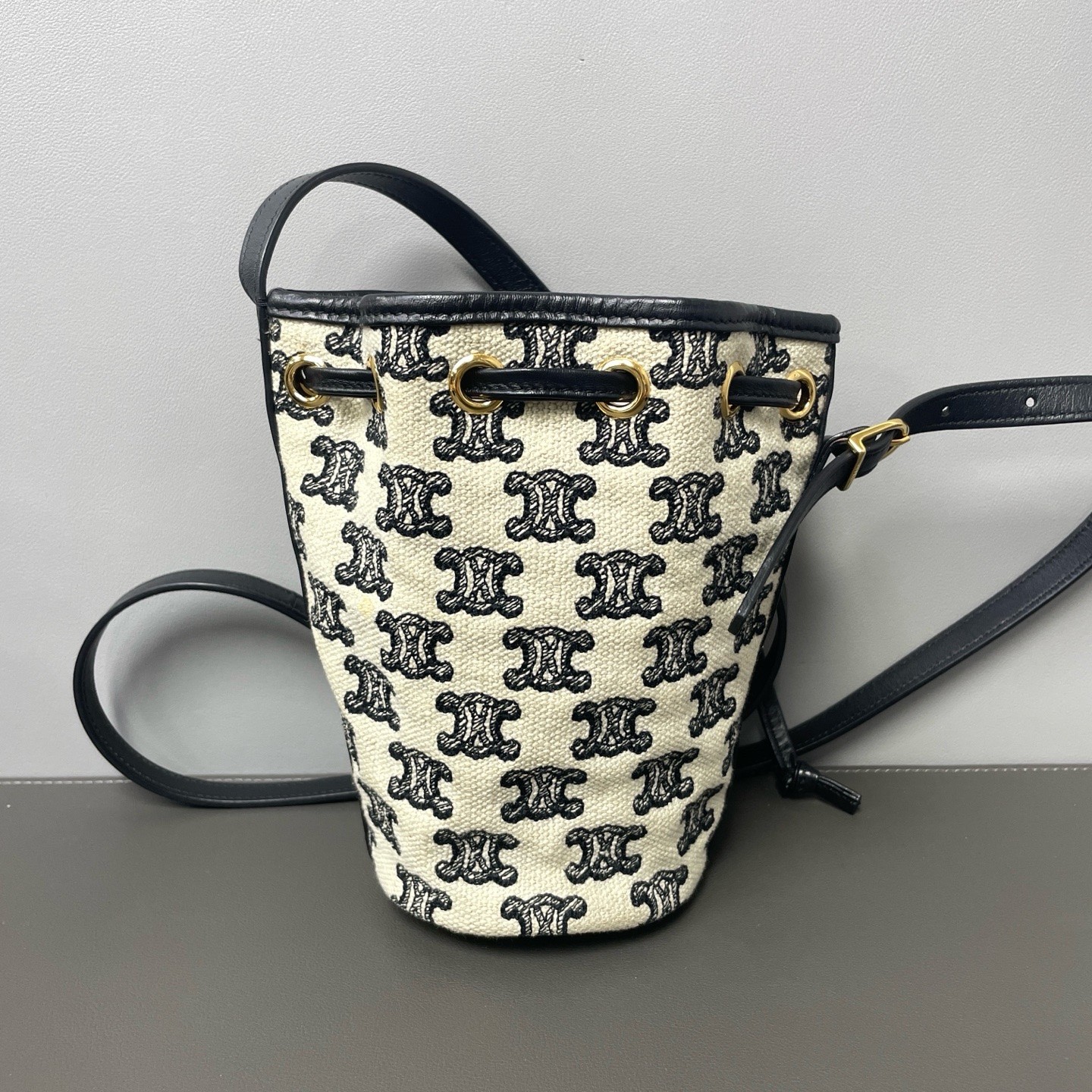 Celine Pre-Owned Authentic Bucket Bag Black 9*16.5 Free Tracked Shipping