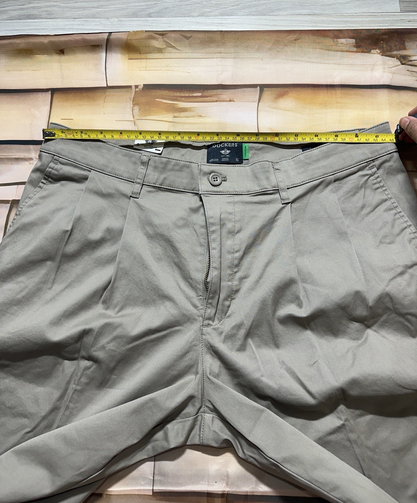 Dockers Classic Fit Pleated Chino Pants Men’s 36×32 Khaki NWT