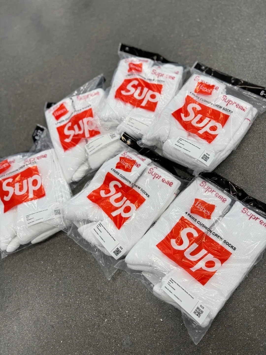 Supreme x Hanes Crew Socks White 4-Pack Size 6-12 New w/ Tags Cotton