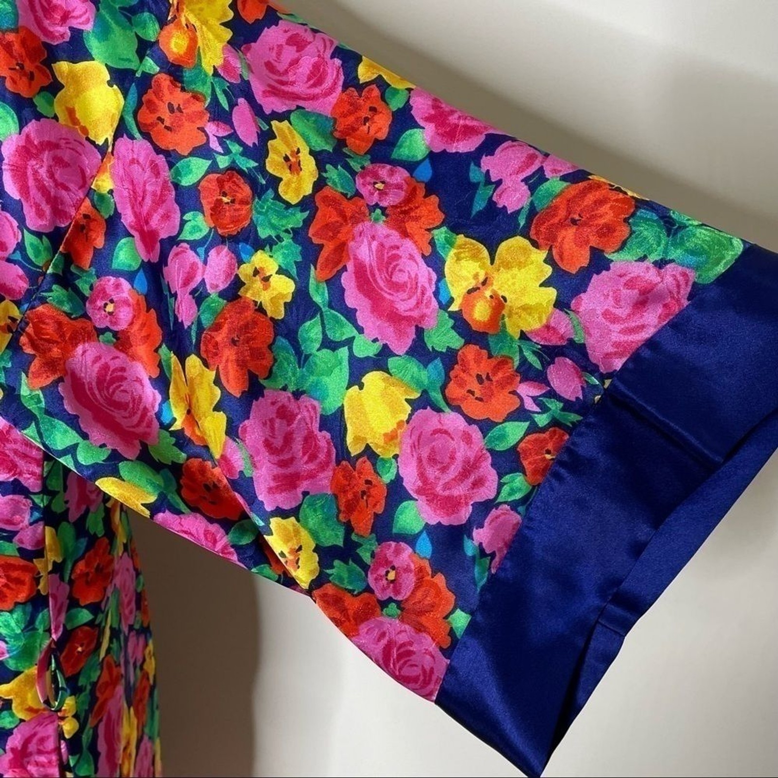 Vintage Gold Label VS floral robe and nightgown set medium