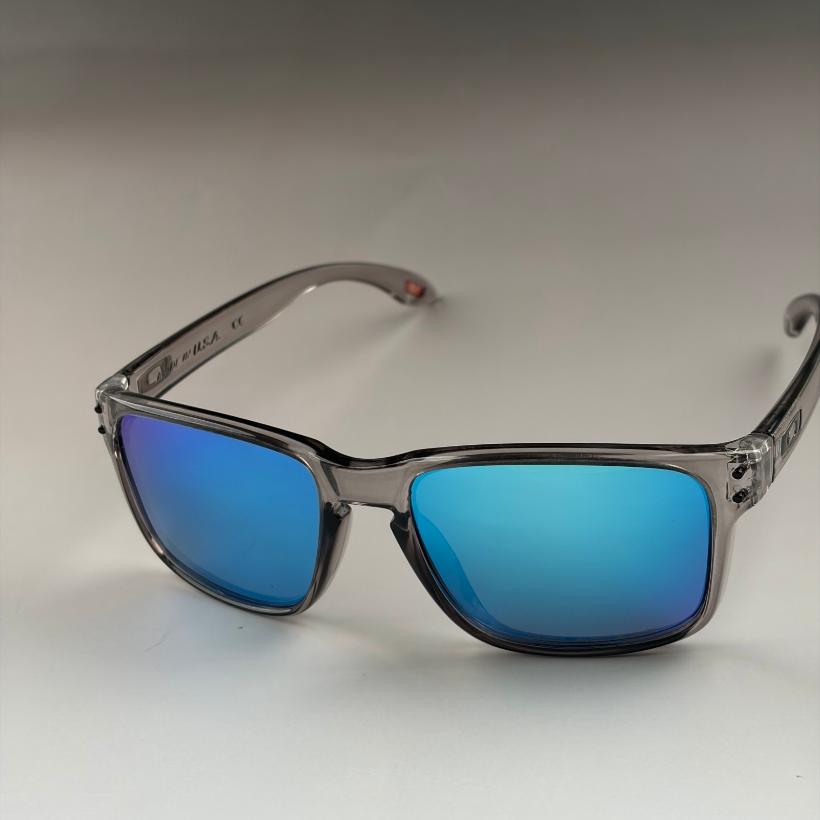 Oakley Holbrook Sunglasses Gray Frame Blue Lens With Box, Case