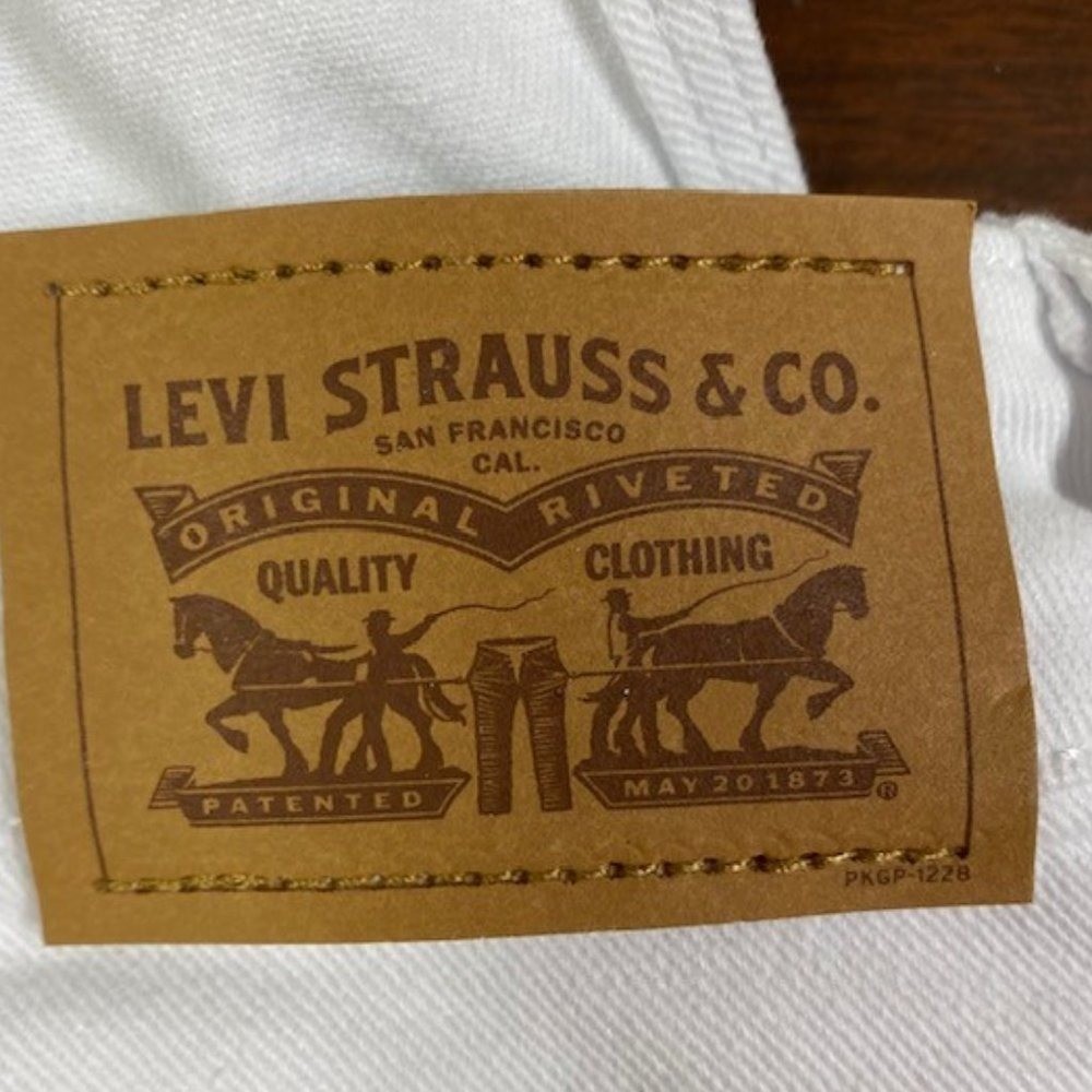 NWT Girl’s Levi’s White Relaxed Fit Stretch Shortalls, size 10 Reg