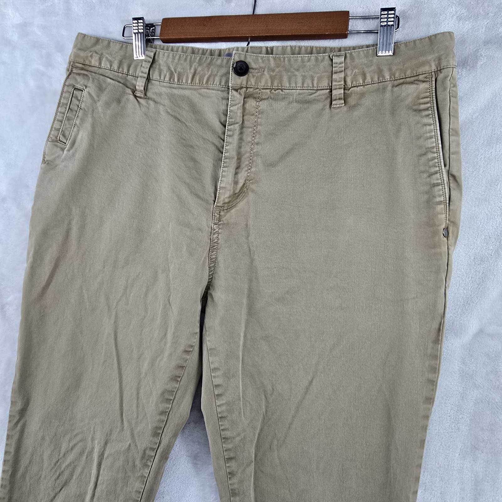 Vuori Pants Mens 36×30 Casual Tan Chino Pants All Day Pants